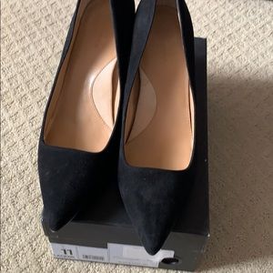 ‘Banana Republic’ block heel pump in black suede